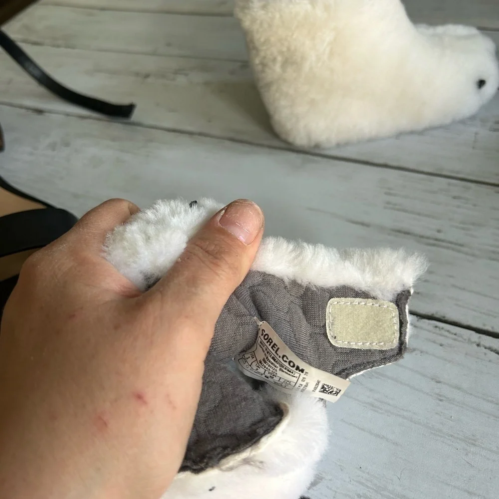 Sorel Infant Bear Paw Slippers White Size 3 (6-12 Months)
